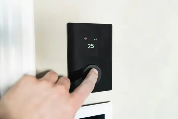 pompa di calore dito preme pulsante termostato digitale